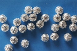 Metal perler til dekorations brug . ca. 25 stk. Ca. 1 cm.